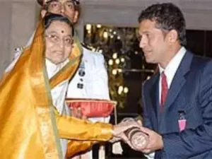 What are his major award, records and achievements?