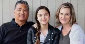 Who all are there in Olivia Rodrigo family?