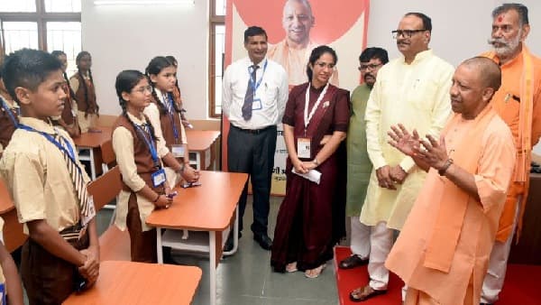 Uttar Pradesh: विद्यालयों को कौशल केंद्र के रूप में विकसित करने को योगी सरकार कर रही है शिक्षकों को प्रशिक्षित