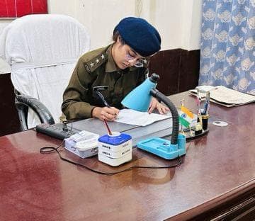 #Divyanjali Jaiswal IPS: A Dynamic Police Officer Ensuring Peace and Harmony in Ramnagar