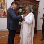 સૂરીનામમાં ભારતીય ગુરૂનુ સર્વોચ્ચ નાગરિક ખિતાબ દ્વારા બહુમાન