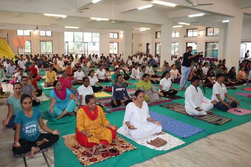 વ્યક્તિત્વ વિકાસ,યોગાસન તાલીમ શિબિર અને કલા મહાકુંભમાં ભાગ…