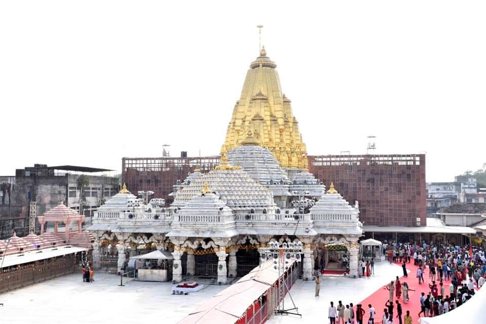 ભક્તોએ માં અંબા ના દર્શન કરવા માટે કરી…