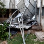 વાવાઝોડા પછી હિંમતનગર કલેકટર કચેરીની સોલર પેનલ્સ તૂટી પડી