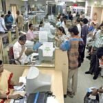 बैंकों का मुनाफा बढ़ाने वाले कर्मचारियों का मुनाफा कब होगा?