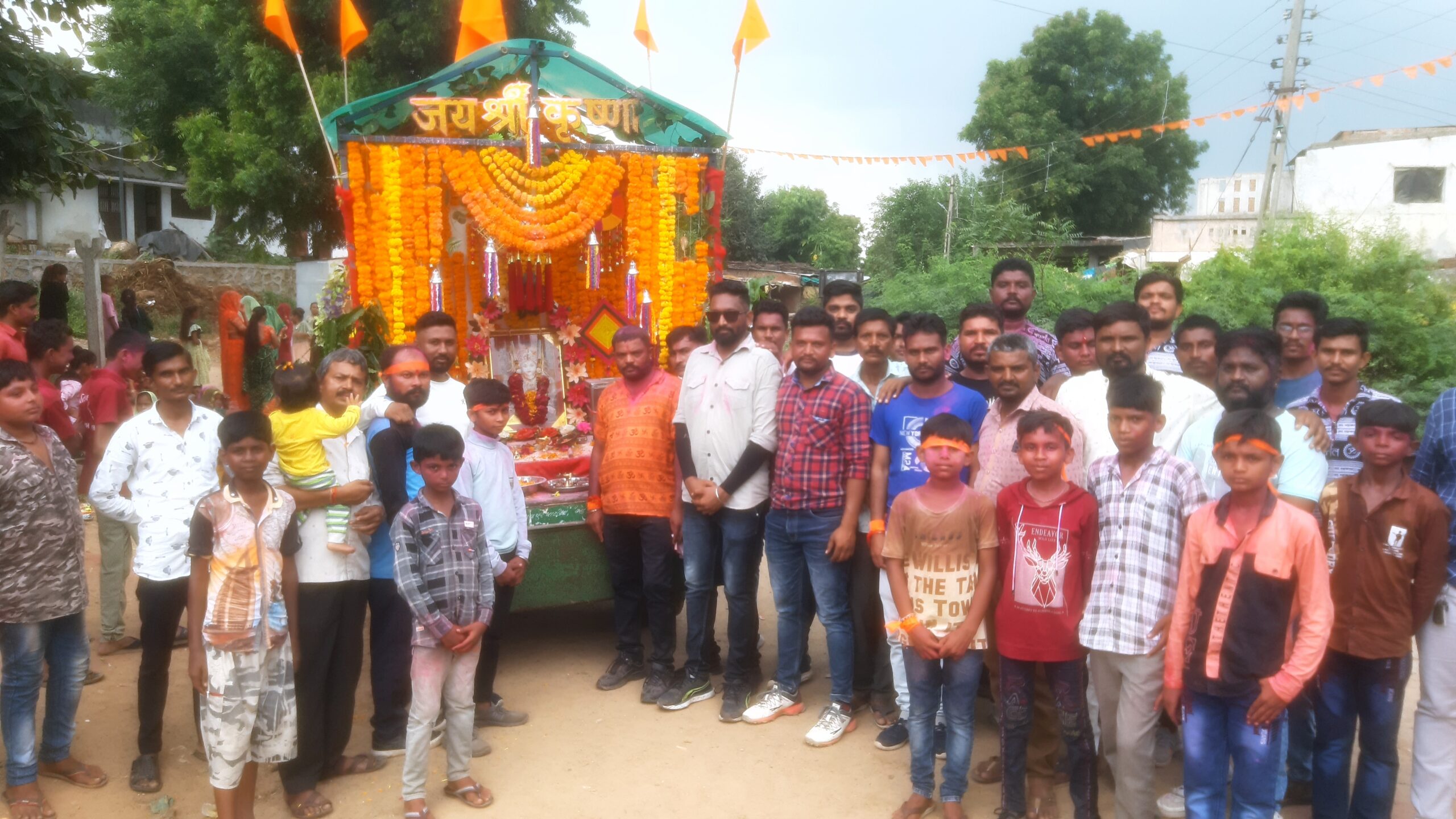 હિંમતનગર તાલુકાના તાજપુરી ગામે ભગવાન શ્રીકૃષ્ણની ભવ્ય શોભાયાત્રા…