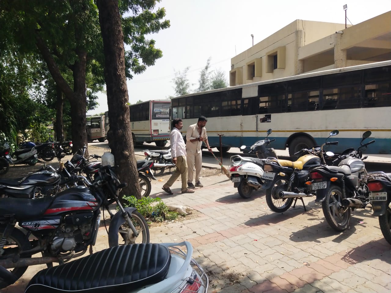 ગાંધી જયંતી નિમિત્તે બાયડ બસ સ્ટેશન પર સાફ-સફાઈ…