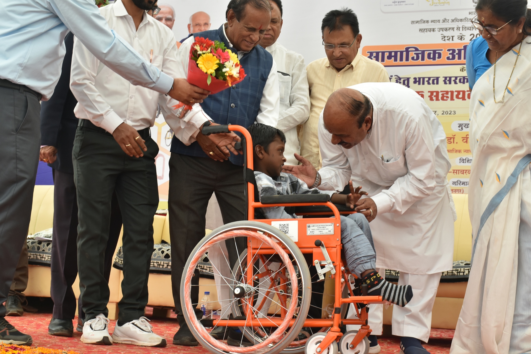 1215 દિવ્યાંગજનો માટે નિ:શુલ્ક સાધન સહાય કેમ્પ યોજાયો