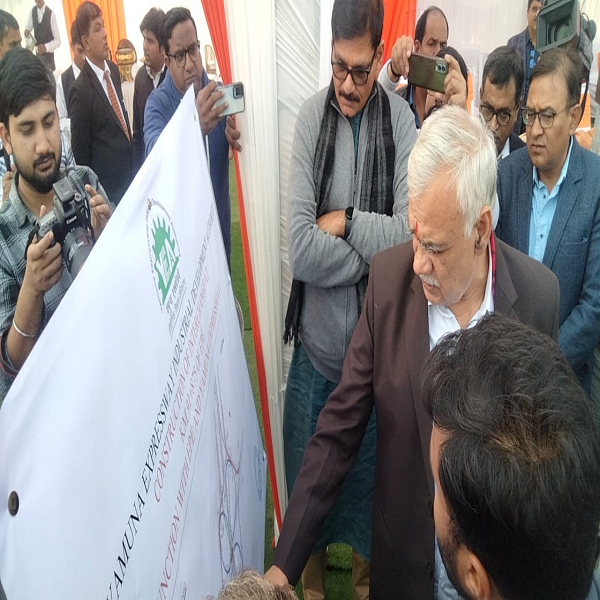 मुख्य सचिव दुर्गा शंकर मिश्रा का गौतमबुद्धनगर भ्रमण,…