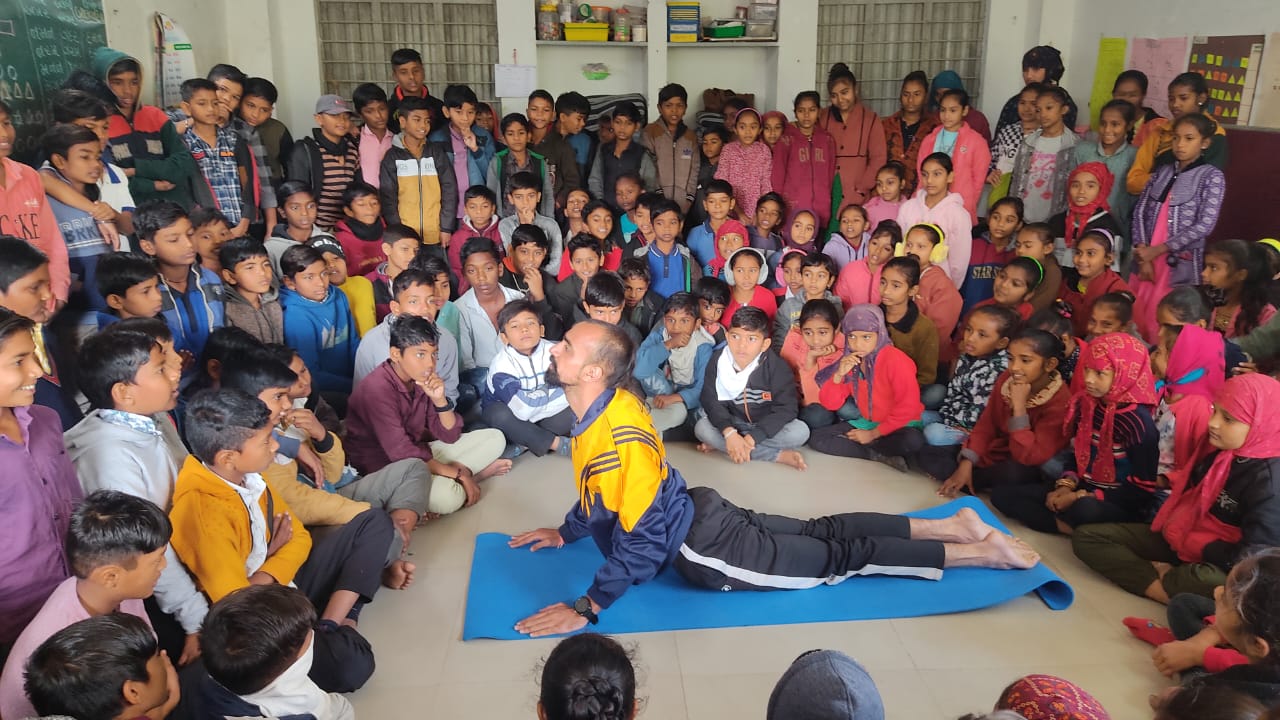 દેવસંસ્કૃતિ વિશ્વવિદ્યાલયના વિદ્યાર્થીઓની ટીમ ખેડબ્રહ્મા તાલુકામાં પરિભ્રમણ