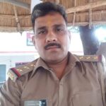 UP Police Inspector Vindyachal Tiwari Mesmerizes Social Media with Recitation of “Main Akela”