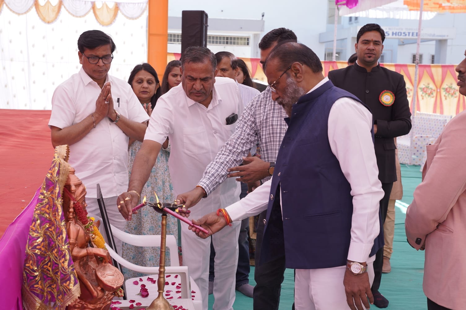 ગોઠવા ગામે અંબિકા એજ્યુકેશન ટ્રસ્ટ – મધર ટેરેસા…