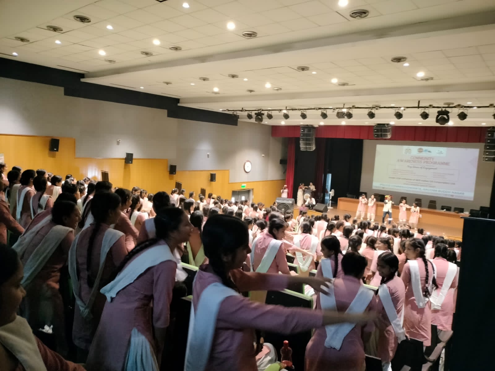 पुलिस कमिश्नरेट गौतमबुद्धनगर द्वारा सामुदायिक सेवा