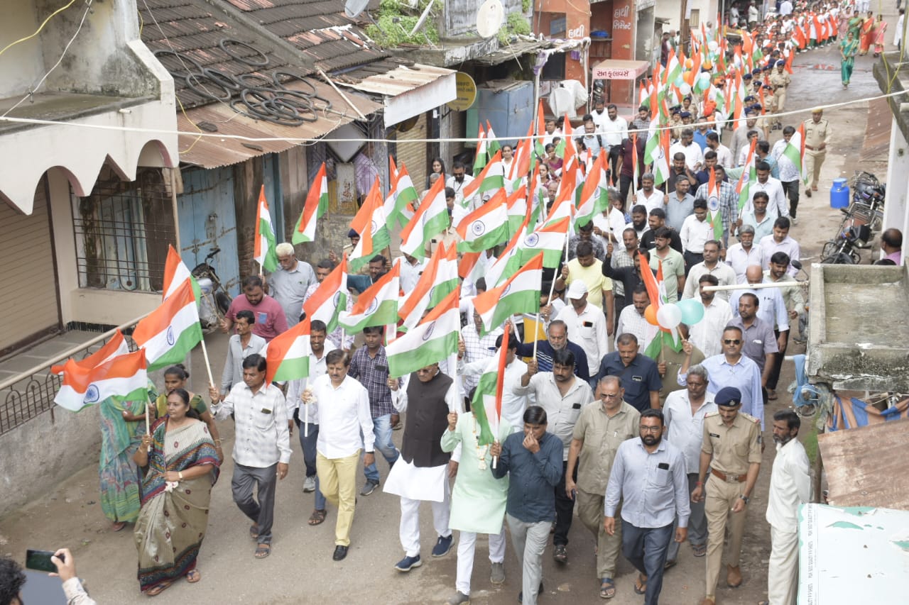 જોડિયા તાલુકામાં રાઘવજીભાઈ પટેલની આગેવાનીમાં તિરંગા યાત્રા યોજાઇ