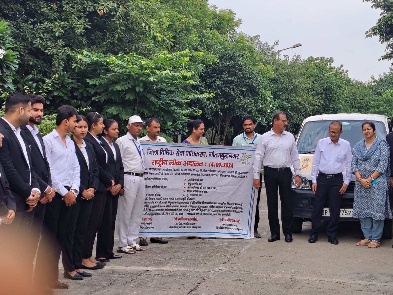 राष्ट्रीय लोक अदालत के प्रचार हेतु न्यायाधीश ने हरी झंडी दिखाकर प्रचार वाहन किया रवाना