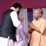 हरियाणा(Haryana) सरकार के शपथ ग्रहण समारोह में शामिल हुए सीएम योगी