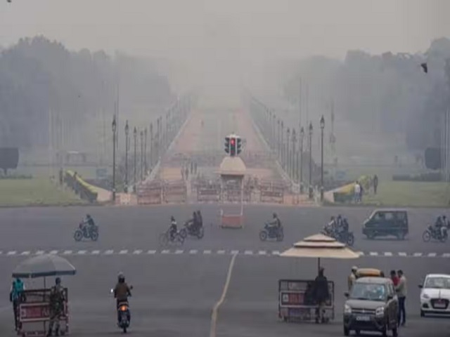  दिल्ली का प्रदूषण(Delhi Pollution): हवाओं से प्रदूषण में सुधार, AQI 161 पर आया