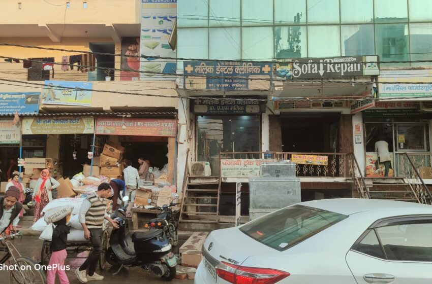 Noida News: भंगेल में जलभराव से बाजार ठप, गंदगी और बीमारी का बढ़ा खतरा