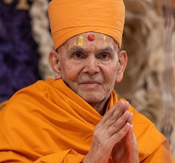 મહંત સ્વામી હિંમતનગરના બીએપીએસ મંદિરમાં પધાર્યા, કુલ 19 દિવસનો ધાર્મિક સત્સંગ કાર્યક્રમ