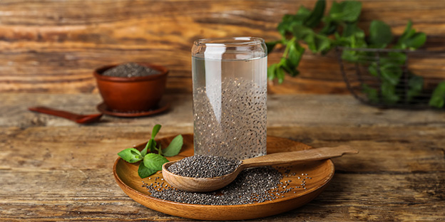 Chia Seeds : फायदे, नुकसान, पोषण और सही डाइट में शामिल करने का तरीका