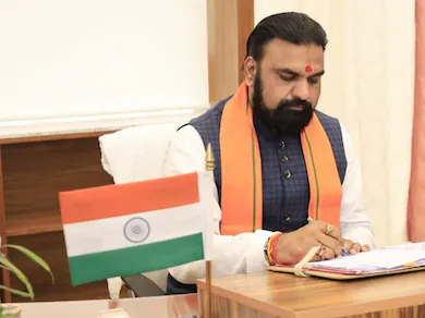 CM Samrat Choudhary ने 15 अप्रैल 2026 को बिहार के 24वें मुख्यमंत्री के रूप में शपथ ली।