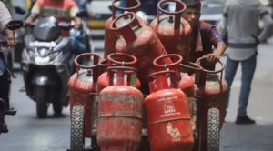 LPG Price Hike : नया महीना शुरू होते ही महंगाई का झटका! कमर्शियल LPG सिलेंडर हुए महंगे