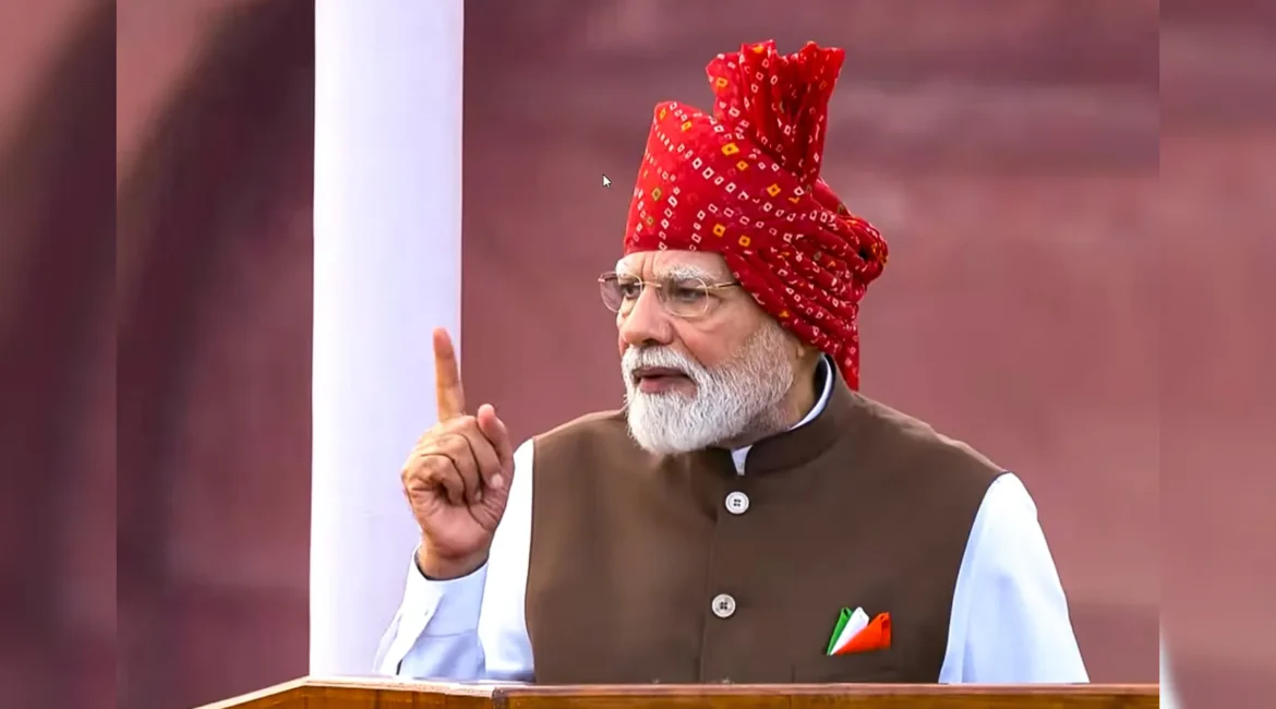 80वें Independence Day पर खरगे का पीएम मोदी पर हमला : लाल किले के भाषण को लेकर उठाए सवाल