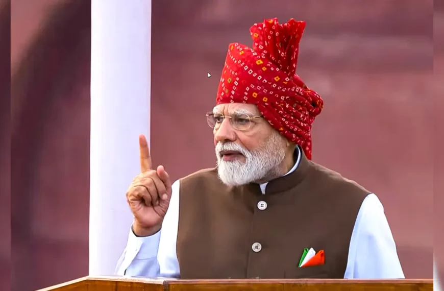 80वें Independence Day पर खरगे का पीएम मोदी पर हमला : लाल किले के भाषण को लेकर उठाए सवाल