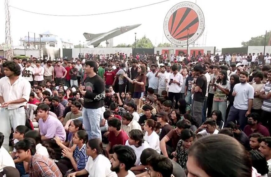 LPU Student Protest : LPU में छात्रा से रेप की अफवाह के बाद बवाल, वाहनों में आगजनी; यूनिवर्सिटी 10 दिन के लिए बंद, परीक्षाएं टलीं