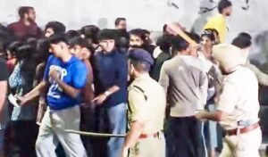 LPU Student Protest : LPU में छात्रा से रेप की अफवाह के बाद बवाल, वाहनों में आगजनी; यूनिवर्सिटी 10 दिन के लिए बंद, परीक्षाएं टलीं
