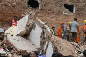 Satya Niketan Building Collapse : 7 की मौत, कई छात्र मलबे में फंसे, मालिक हरिराम गिरफ्तार